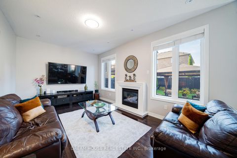 Photo 17 at 20 Heather Drive, Oak Ridges, Richmond Hill