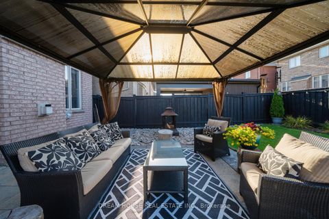 Photo 40 at 20 Heather Drive, Oak Ridges, Richmond Hill