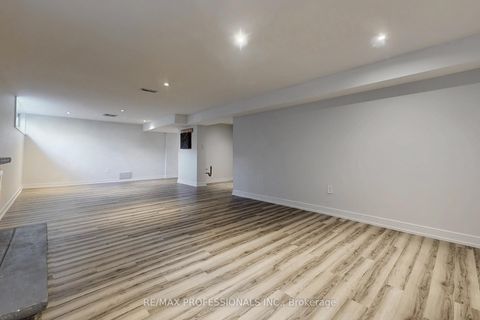 Photo 29 at 3 Hartsdale Drive, Richview, Toronto