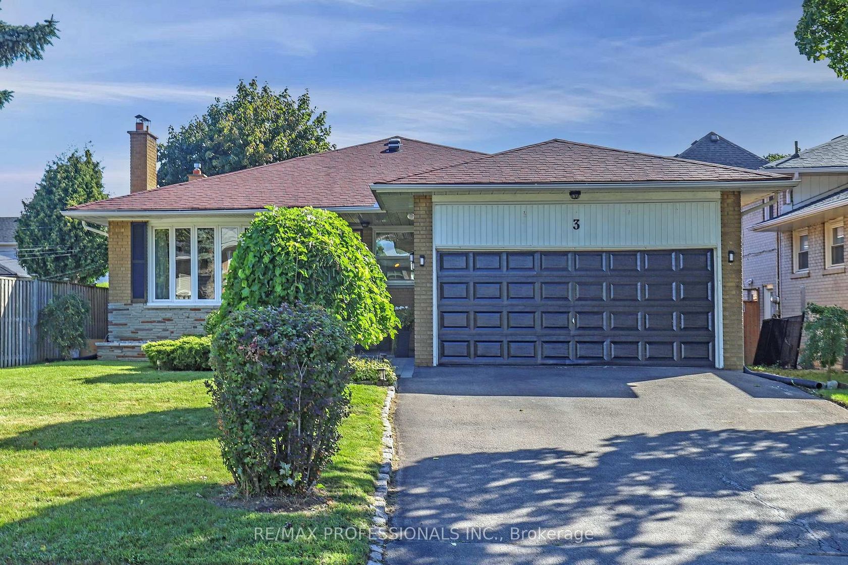Photo 2 at 3 Hartsdale Drive, Richview, Toronto Photo 2 at 3 Hartsdale Drive, Richview, Toronto