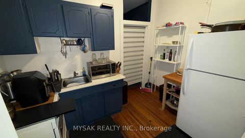 Photo 7 at 449 Crawford Street, Little Italy, Toronto