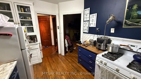 Photo 12 at 449 Crawford Street, Little Italy, Toronto
