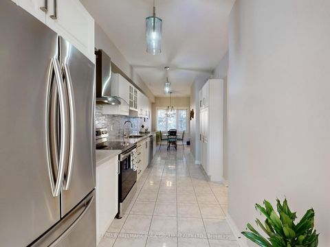 Photo 11 at 67 - 190 Harding Boulevard W, North Richvale, Richmond Hill