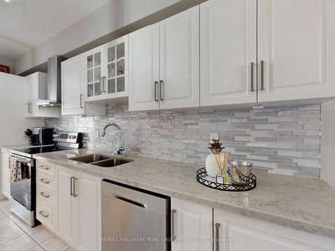 Photo 14 at 67 - 190 Harding Boulevard W, North Richvale, Richmond Hill