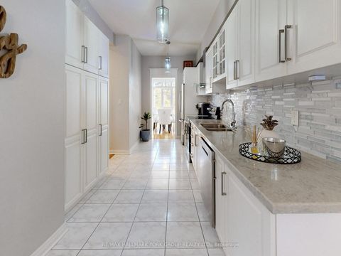 Photo 15 at 67 - 190 Harding Boulevard W, North Richvale, Richmond Hill