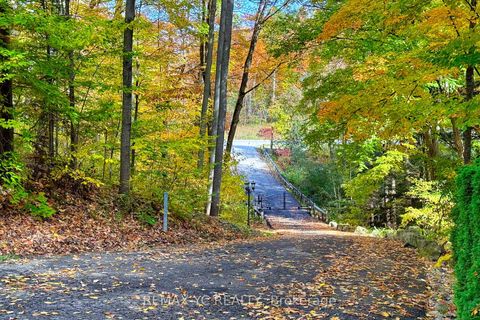 Photo 1 at 14038 Bayview Avenue, Aurora Estates, Aurora