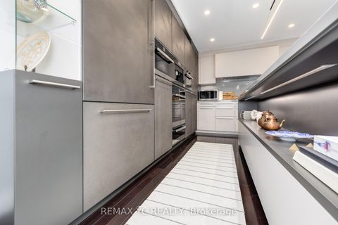 Photo 18 at 14038 Bayview Avenue, Aurora Estates, Aurora