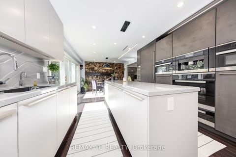 Photo 19 at 14038 Bayview Avenue, Aurora Estates, Aurora