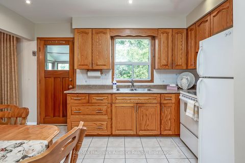 Photo 11 at 543 Pinegrove Road, WO West, Oakville