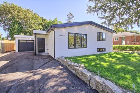 Photo 2 at 25 Knowles Crescent, Aurora Highlands, Aurora