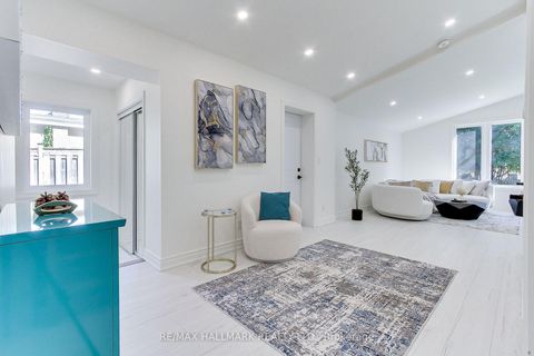 Photo 8 at 25 Knowles Crescent, Aurora Highlands, Aurora