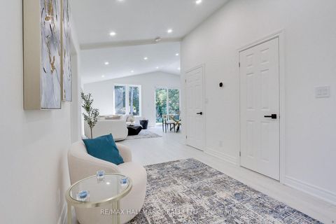 Photo 9 at 25 Knowles Crescent, Aurora Highlands, Aurora