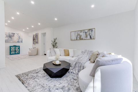 Photo 12 at 25 Knowles Crescent, Aurora Highlands, Aurora