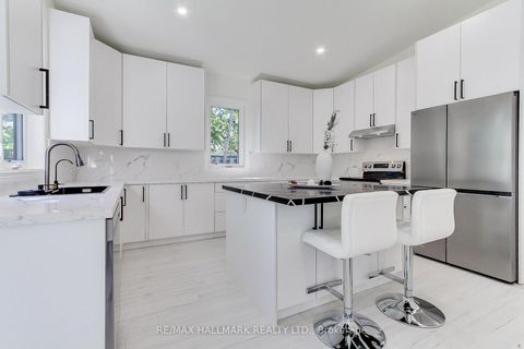 Photo 18 at 25 Knowles Crescent, Aurora Highlands, Aurora