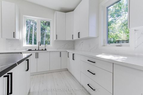 Photo 19 at 25 Knowles Crescent, Aurora Highlands, Aurora