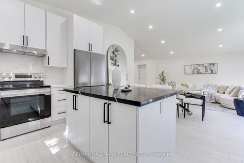 Photo 20 at 25 Knowles Crescent, Aurora Highlands, Aurora