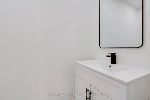 Photo 22 at 25 Knowles Crescent, Aurora Highlands, Aurora