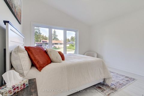 Photo 24 at 25 Knowles Crescent, Aurora Highlands, Aurora