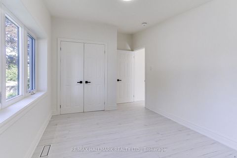 Photo 30 at 25 Knowles Crescent, Aurora Highlands, Aurora