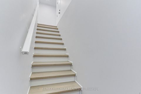 Photo 34 at 25 Knowles Crescent, Aurora Highlands, Aurora