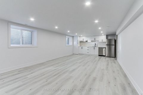 Photo 37 at 25 Knowles Crescent, Aurora Highlands, Aurora