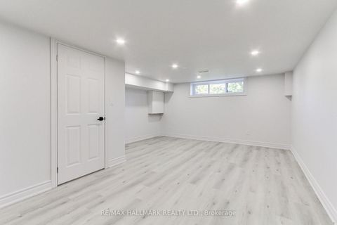 Photo 39 at 25 Knowles Crescent, Aurora Highlands, Aurora