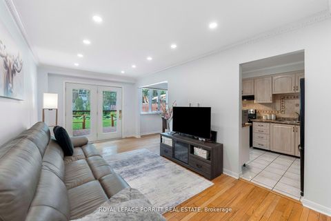 Photo 5 at 32 Chaucer Crescent, Letitia Heights, Barrie