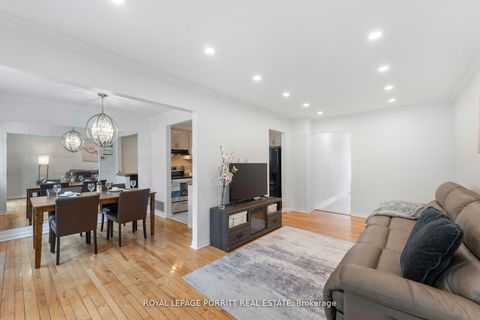 Photo 7 at 32 Chaucer Crescent, Letitia Heights, Barrie