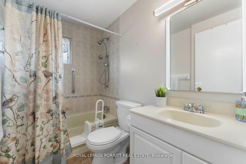 Photo 21 at 32 Chaucer Crescent, Letitia Heights, Barrie