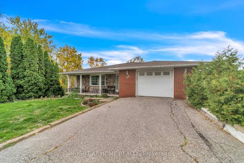 Photo 1 at 22 Hamilton Drive, Leslie Valley, Newmarket