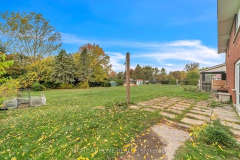 Photo 38 at 22 Hamilton Drive, Leslie Valley, Newmarket