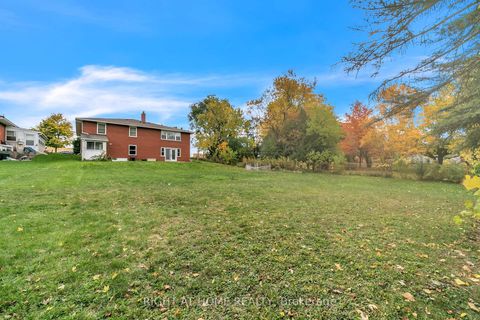 Photo 40 at 22 Hamilton Drive, Leslie Valley, Newmarket