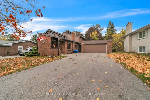 Photo 2 at 1015 Davis Drive, Leslie Valley, Newmarket