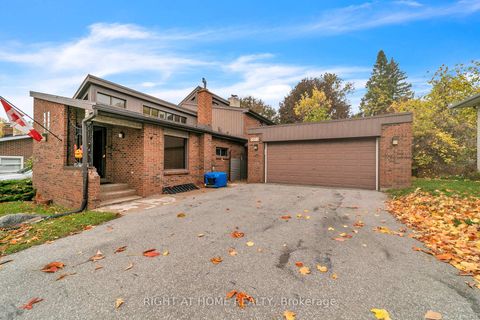 Photo 3 at 1015 Davis Drive, Leslie Valley, Newmarket