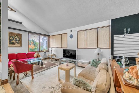 Photo 13 at 1015 Davis Drive, Leslie Valley, Newmarket