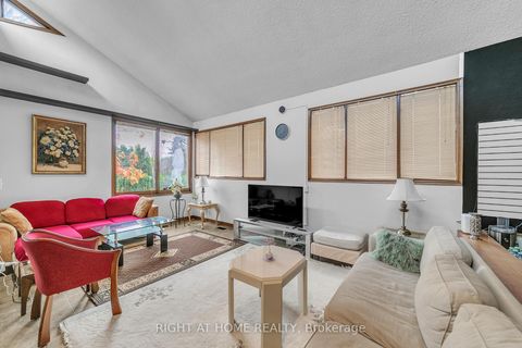 Photo 14 at 1015 Davis Drive, Leslie Valley, Newmarket