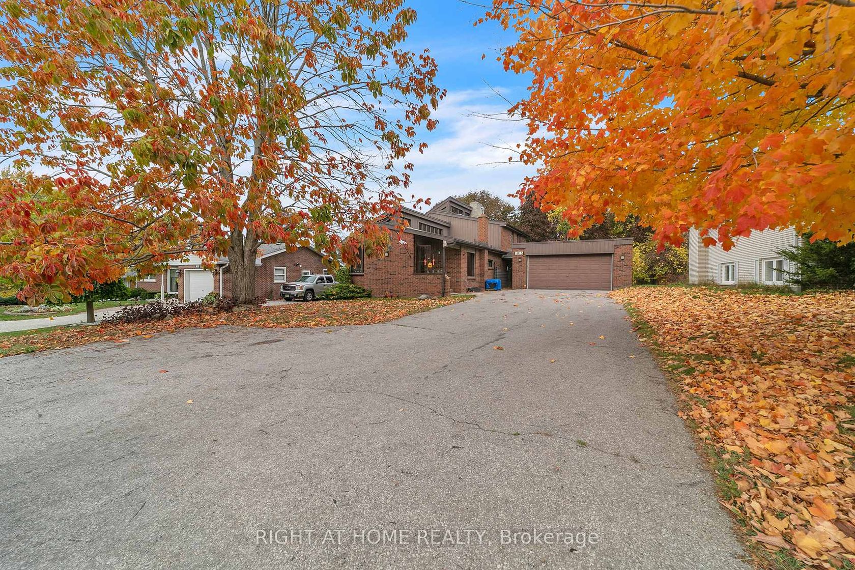 1015 Davis Drive, Leslie Valley, Newmarket photo number 2