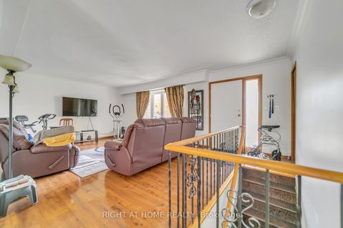 Photo 3 at 1025 Davis Drive, Leslie Valley, Newmarket