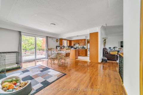 Photo 7 at 1025 Davis Drive, Leslie Valley, Newmarket