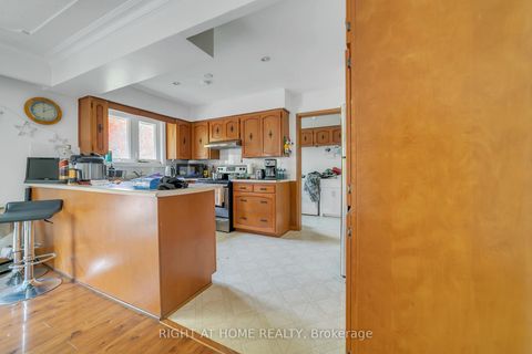 Photo 8 at 1025 Davis Drive, Leslie Valley, Newmarket
