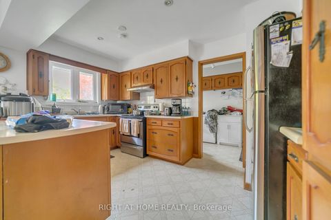 Photo 9 at 1025 Davis Drive, Leslie Valley, Newmarket