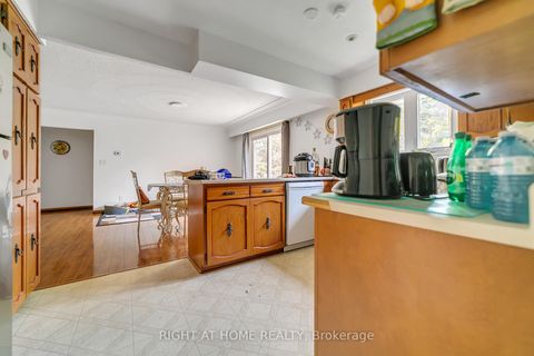 Photo 11 at 1025 Davis Drive, Leslie Valley, Newmarket