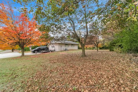 Photo 28 at 1025 Davis Drive, Leslie Valley, Newmarket