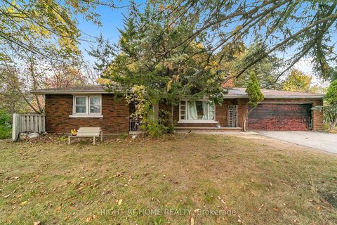 Photo 1 at 1029 Davis Drive, Leslie Valley, Newmarket