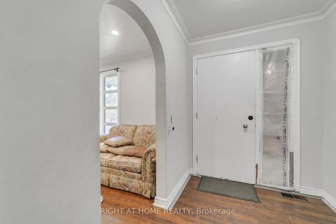 Photo 3 at 1029 Davis Drive, Leslie Valley, Newmarket