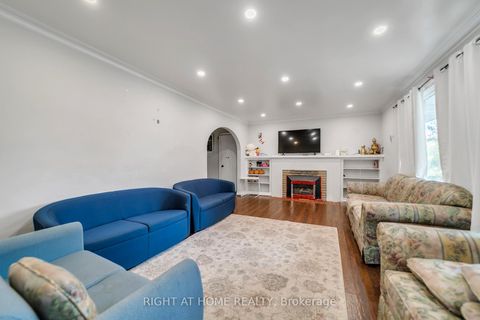 Photo 4 at 1029 Davis Drive, Leslie Valley, Newmarket