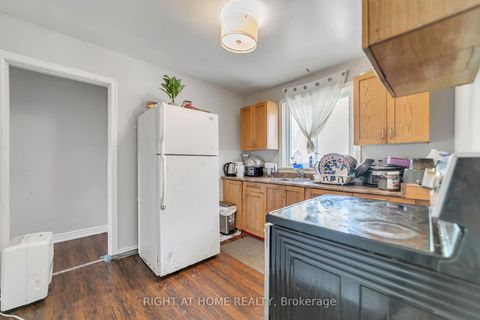 Photo 10 at 1029 Davis Drive, Leslie Valley, Newmarket
