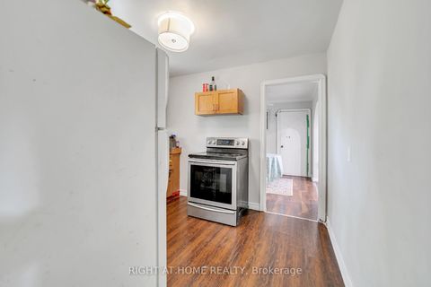Photo 11 at 1029 Davis Drive, Leslie Valley, Newmarket