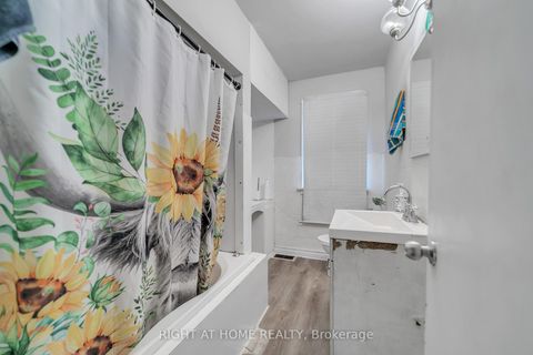 Photo 15 at 1029 Davis Drive, Leslie Valley, Newmarket