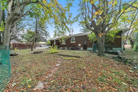 Photo 22 at 1029 Davis Drive, Leslie Valley, Newmarket